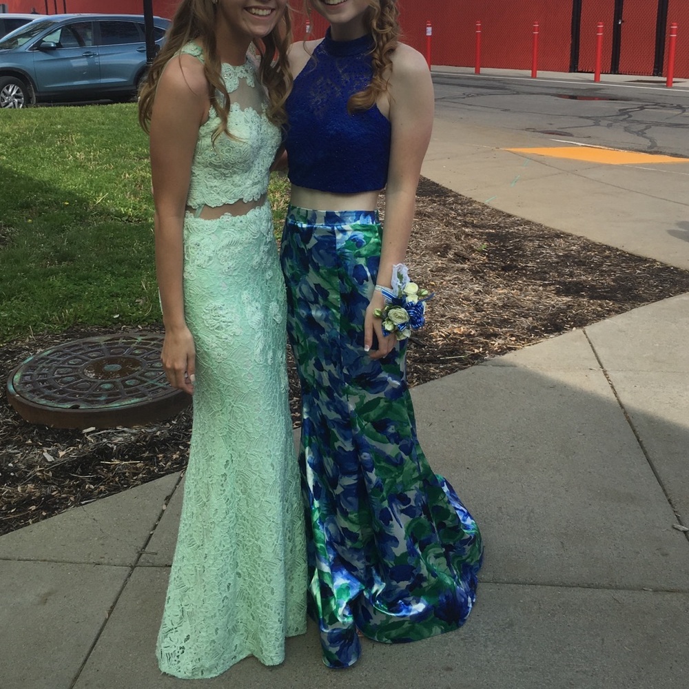 PROM DRESS - Picture 3 of 6